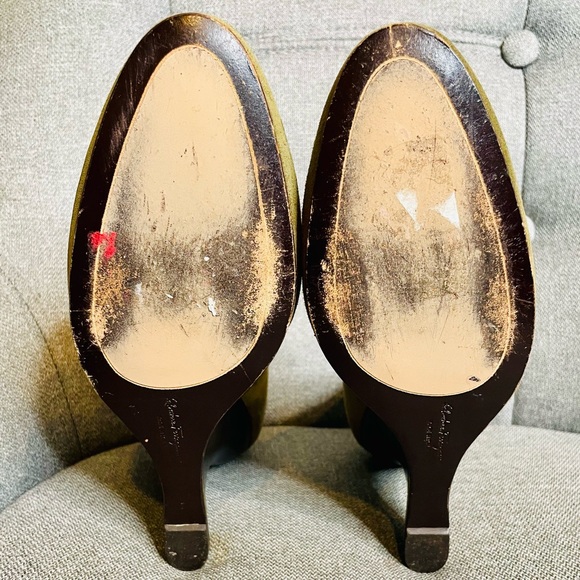 Salvatore Ferragamo Olive Green Suede Curved Stacked Wedge Heels - Ultra Rare! - Picture 8 of 9
